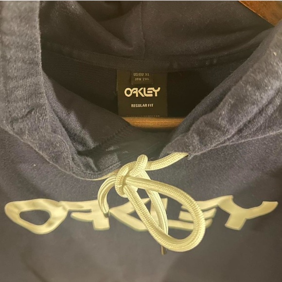 Oakley Men's Navy Blue Hoodie Size XL - Picture 2 of 3